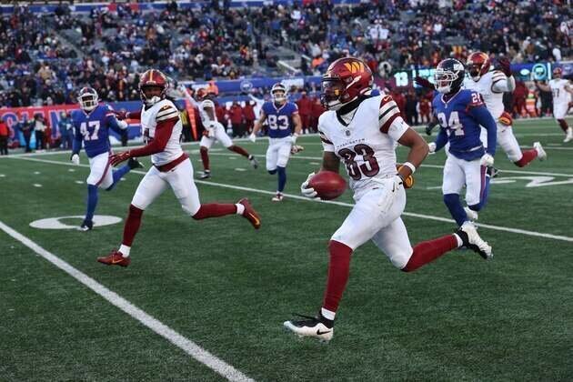 Commanders hold off Giants to snap 8-game losing streak