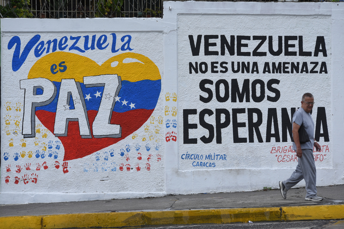 VENEZUELA-CARACAS-STREET