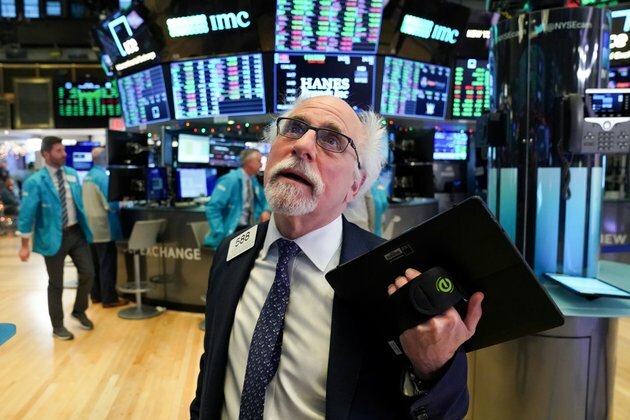 US Markets Continue Surge, but Asia, Europe Indexes Fall