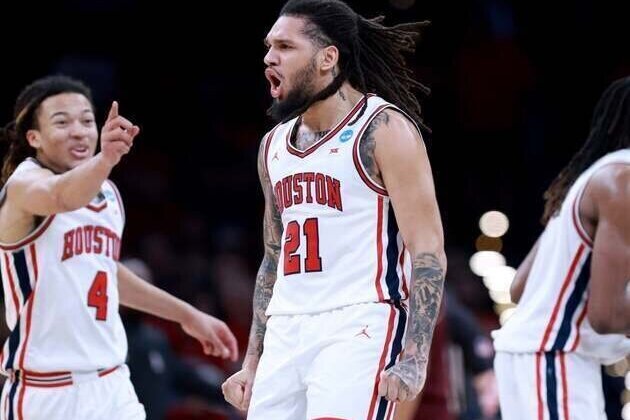 Houston routs Texas A&M to reach 7th straight Sweet 16
