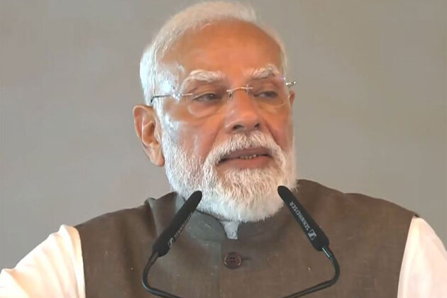 PM Modi takes potshots at Congress; says even they trust that "if anyone can deliver, it is this government"