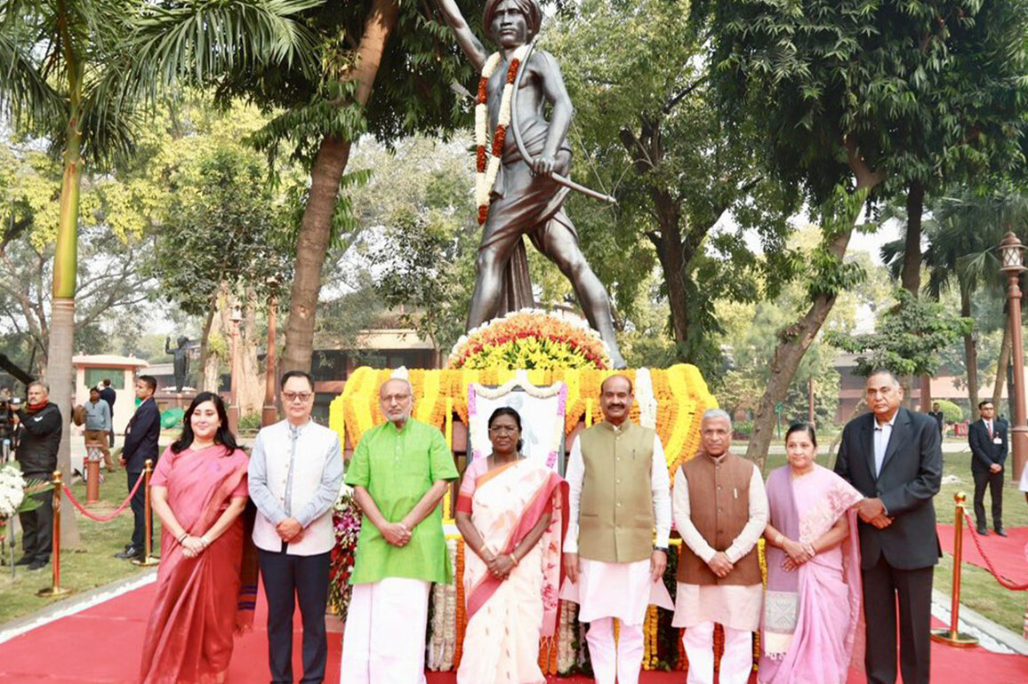 President Murmu, VP Radhakrishnan pay floral tributes to Birsa Munda in Parliament premises