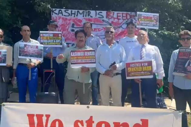 Pakistani forces accused of repression as Kashmiri diaspora's protest in Bradford enters fifth day
