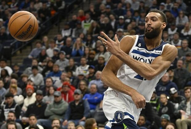 Karl-Anthony Towns' late free throws lift Timberwolves past Hawks