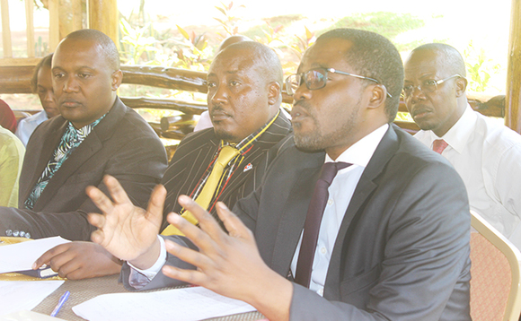 Abakulira abasawo nga baliko bye bannyonnyola ku ssente ez'okuwolebwa musigansimbi okuzimba eddwaaliro e Lubowa Abakulira abasawo nga baliko bye bannyonnyola ku ssente ez'okuwolebwa musigansimbi okuzimba eddwaaliro e Lubowa