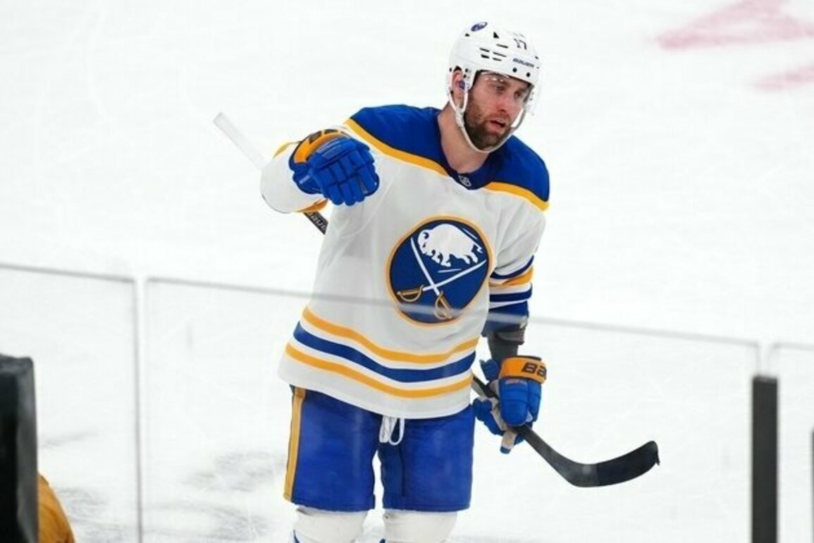 Sabres F Jason Zucker signs 2-year extension