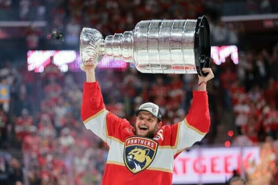 Panthers' Aleksander Barkov (knee) likely to miss regular season