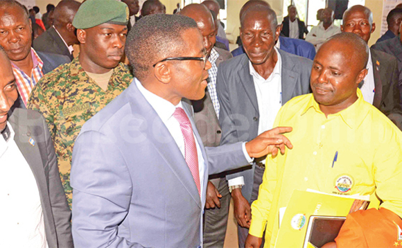 Katikkiro Mayiga ng’ali n’abamu ku bakulembeze b’ebyobufuzi mu Buganda okuli bassentebe ba disitulikiti, amagombolola, Katikkiro Mayiga ng’ali n’abamu ku bakulembeze b’ebyobufuzi mu Buganda okuli bassentebe ba disitulikiti, amagombolola,