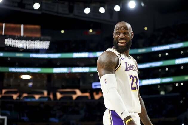 Luka Doncic, LeBron James, Lakers too much for Kings