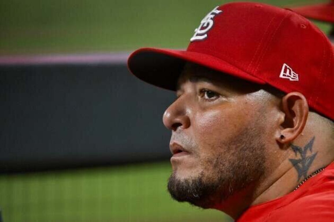 Plane headed to transport Yadier Molina crashes