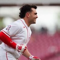 Sal Stewart, Reds keep rolling against woeful Giants