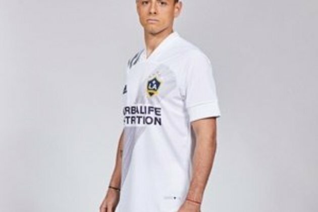 Ex-Man United striker Hernandez joins Galaxy