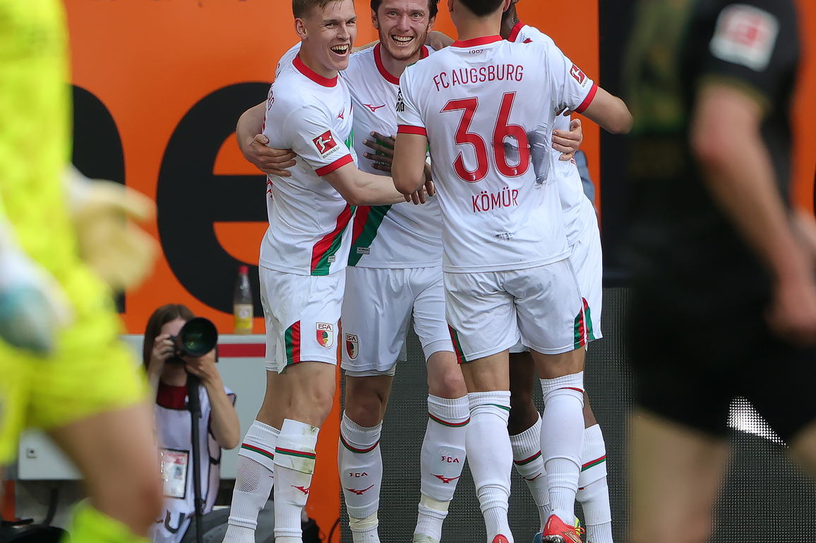 (SP)GERMANY-AUGSBURG-FOOTBALL-BUNDESLIGA-AUGSBURG VS MOENCHENGLADBACH
