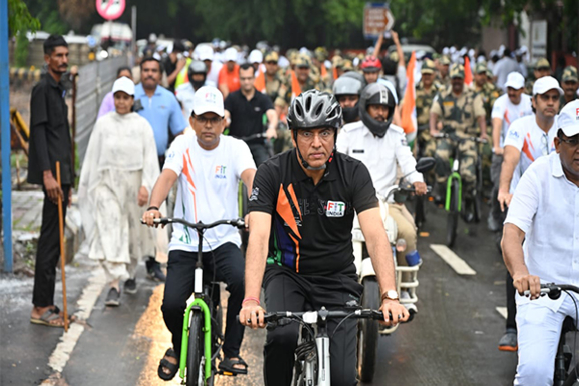 Mansukh Mandaviya leads 'Sundays on Cycle' honouring Kargil heroes; CAPF takes lead across India