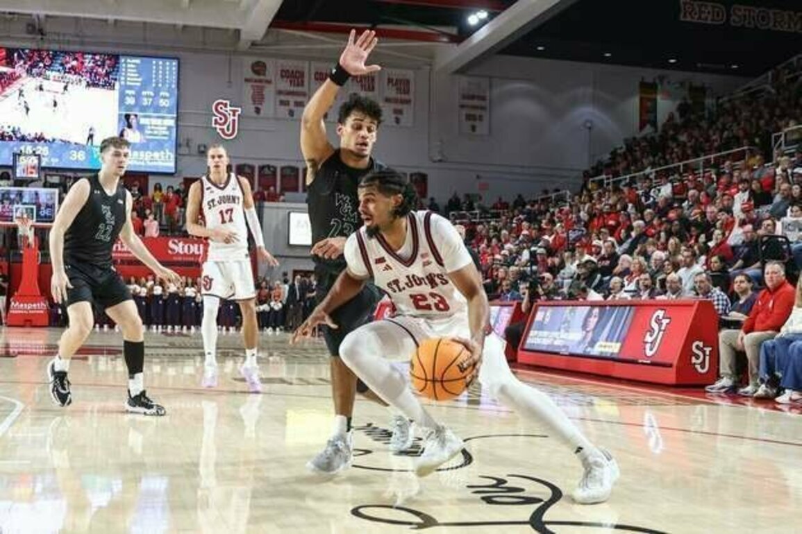 No. 13 St. John's scores 54 second points in win over William & Mary