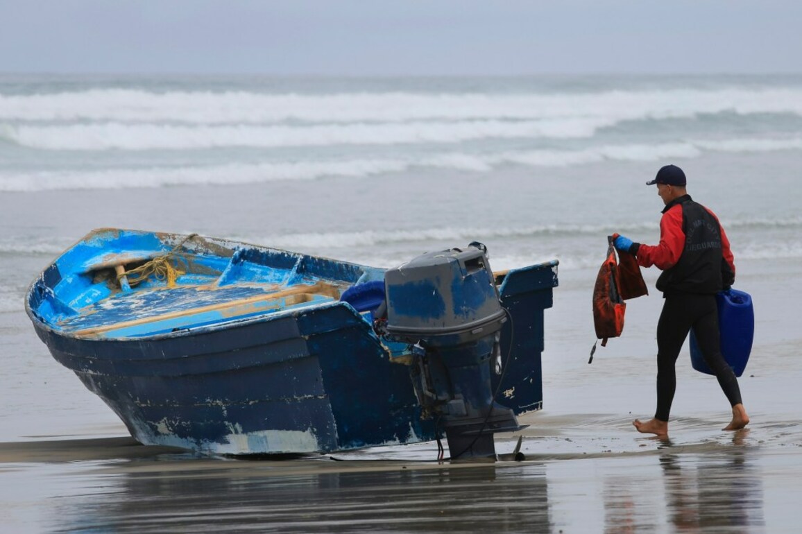 Three dead after suspected smuggling boat capsizes off Del Mar