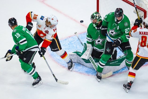 Flames' Tkachuk leaves vs. Stars, doesn't return