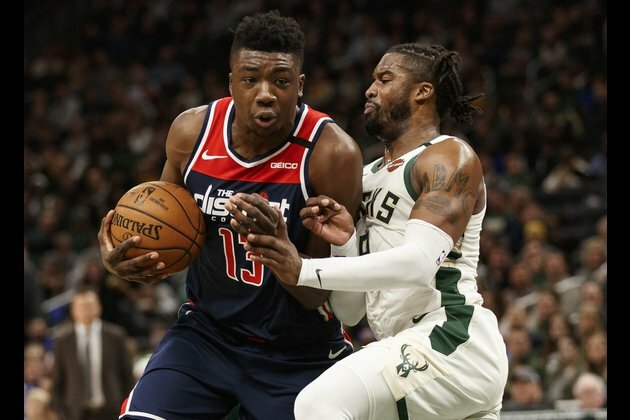Middleton scores 51 as Giannis-less Bucks blast Wizards