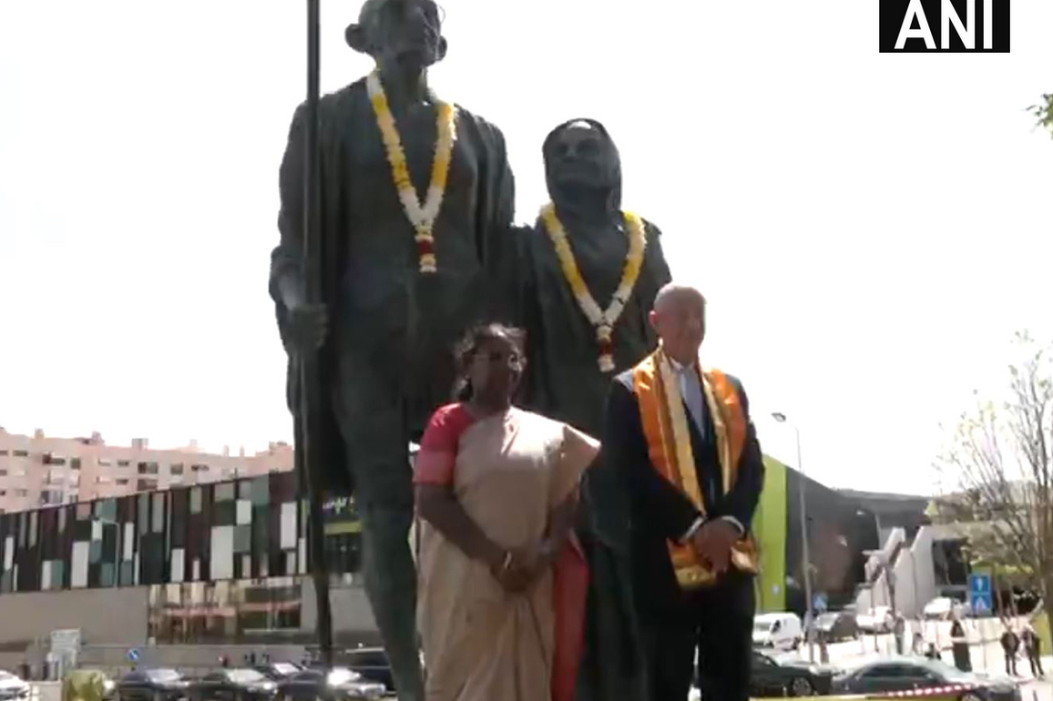 President Droupadi Murmu pays floral tribute to Mahatma Gandhi statue in Lisbon