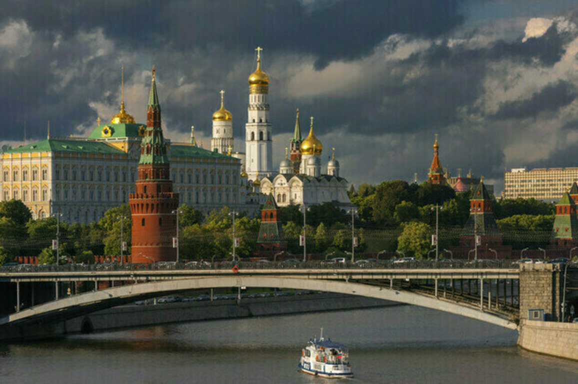 Kremlin urges Trump to pressure Kiev
