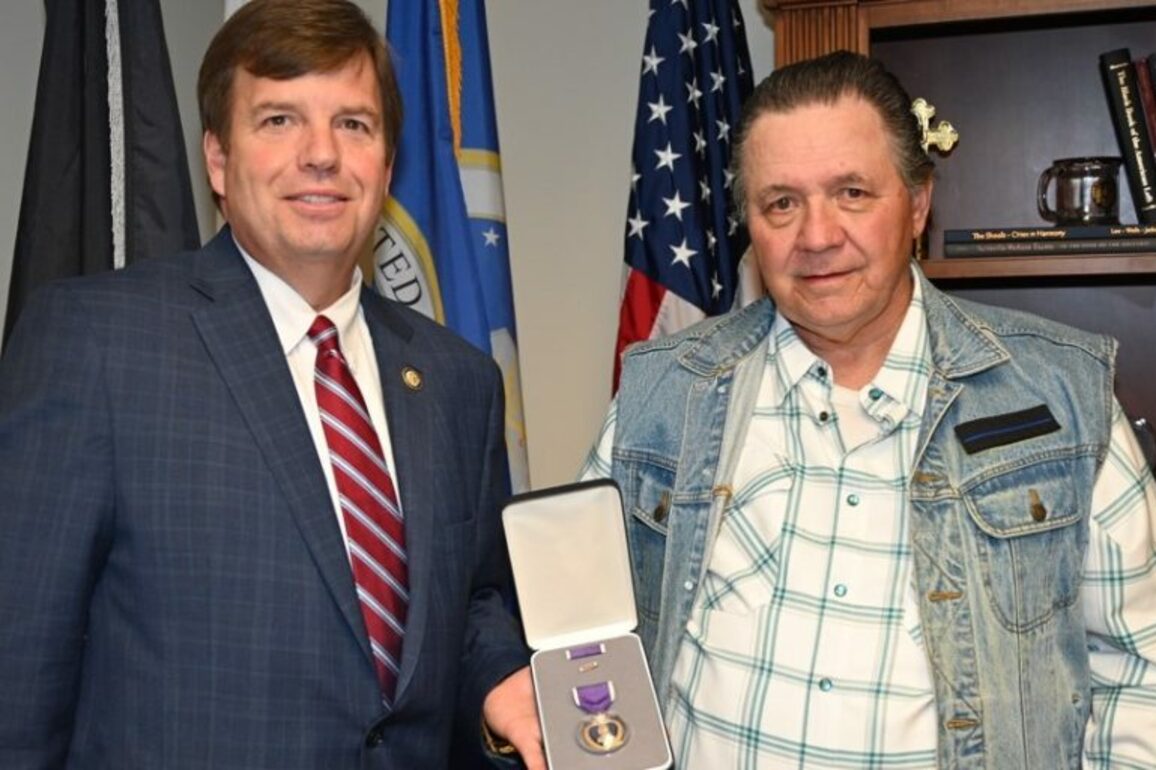 Dale Strong helps veteran John McCulloch obtain long-delayed Purple Heart
