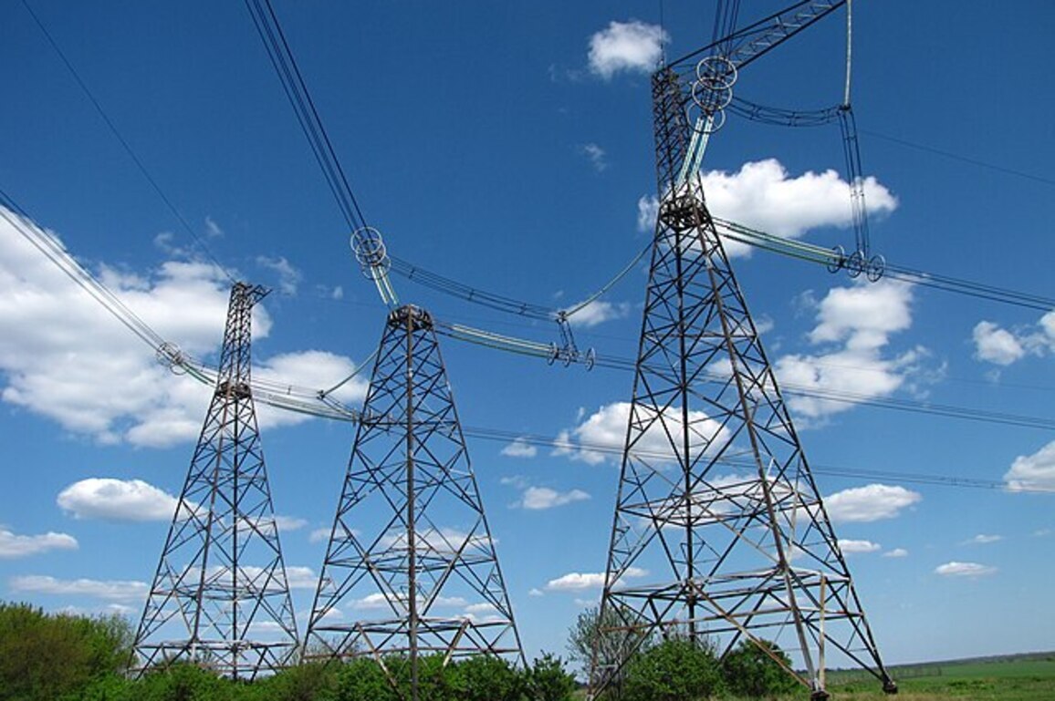 AI data centers spur power line surge and local backlash