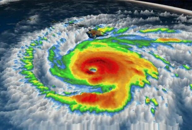 Extremely powerful Hurricane Lane bears down on Hawaii