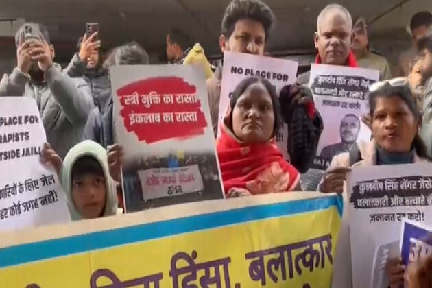 'My daughter should get justice:" survivor's mother thanks Supreme Court for staying Kuldeep Sengar's suspension of sentence in 2017 Unnao rape case