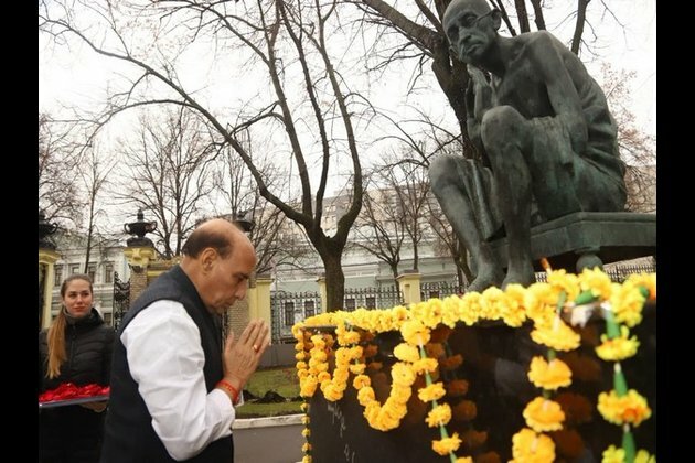 Rajnath Singh pays floral tributes to Mahatma Gandhi in Moscow
