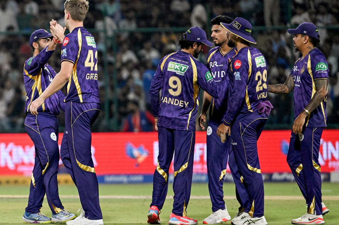 IPL 2026: Sensational KKR spinners reduce DC to 142/8