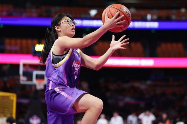 Sports Focus: Viral basketball sensation steps onto All-Star Weekend court