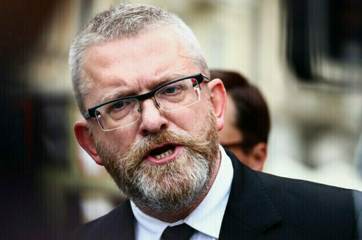 Polish presidential candidate defaces LGBTQ exhibition 