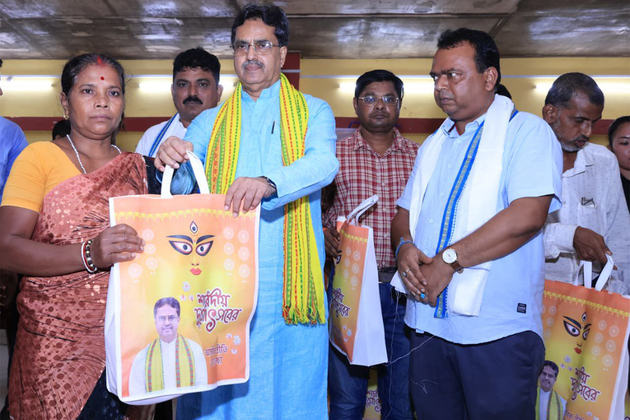 Tripura CM Saha distributes saris among women as Durga Puja begins