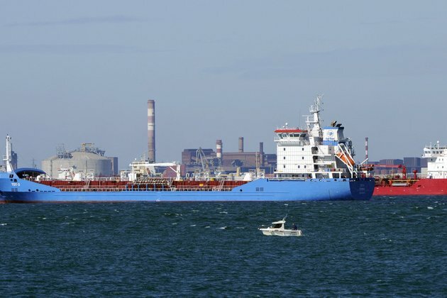 Russian oil transfers at sea surge as freight costs rise Bloomberg