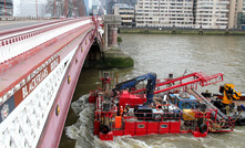  Fugro’s self-contained Skate 2D jack-up stows down to negotiate a maximum clearance of 7.6m under Blackfriars Bridge