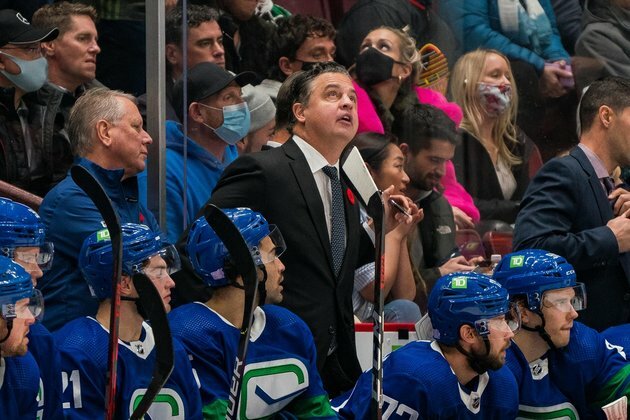 Report: Canucks replace coach Travis Green with Bruce Boudreau