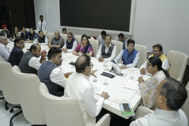 Delhi CM Rekha Gupta consults Chartered Accountants for 2025-26 Budget