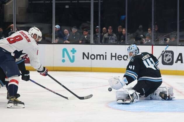 Alex Ovechkin's hat trick powers Capitals' rally against Mammoth