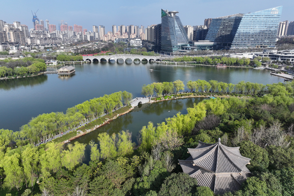 CHINA-SHAANXI-XI'AN-QUJIANG LAKE-SPRING-SCENERY (CN)