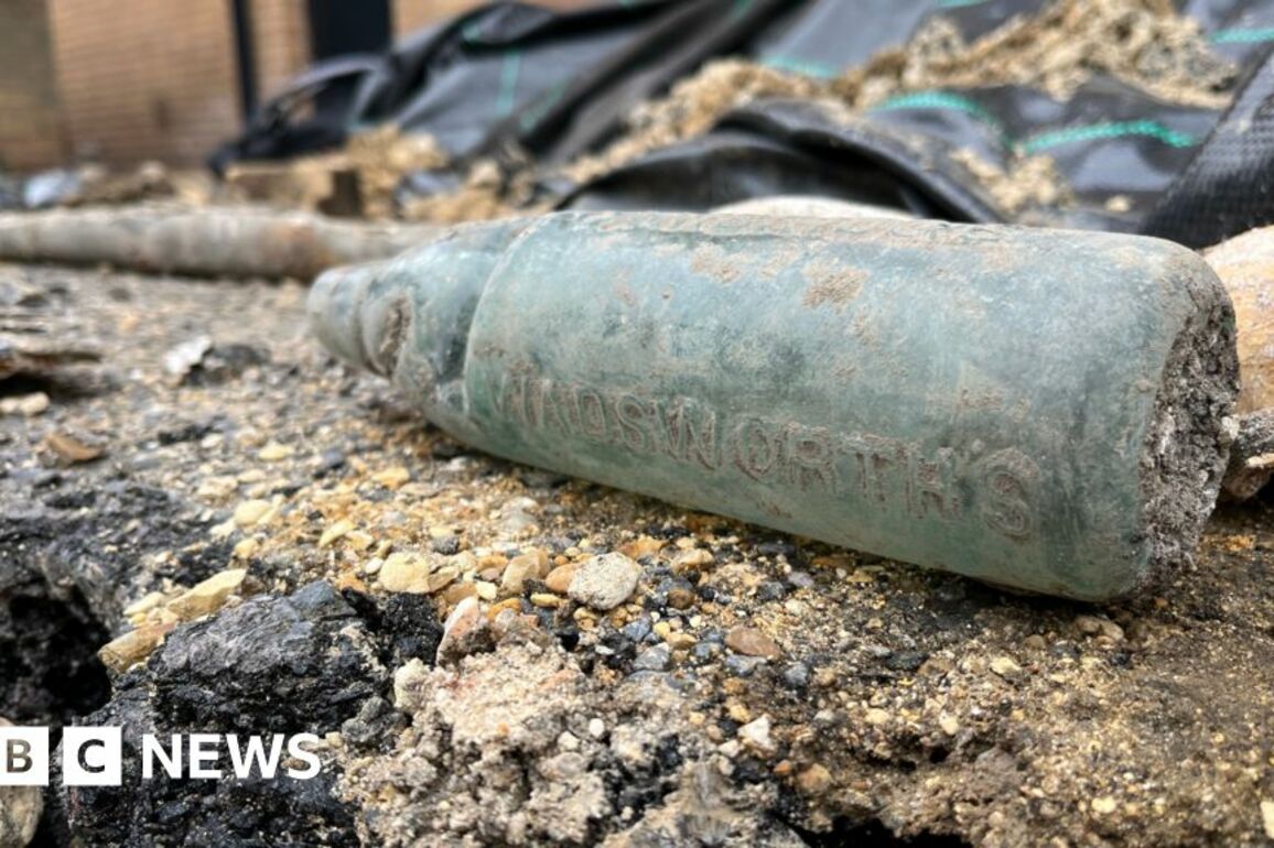 Archaeologists find 1890s soft drink bottle during Cambridge dig