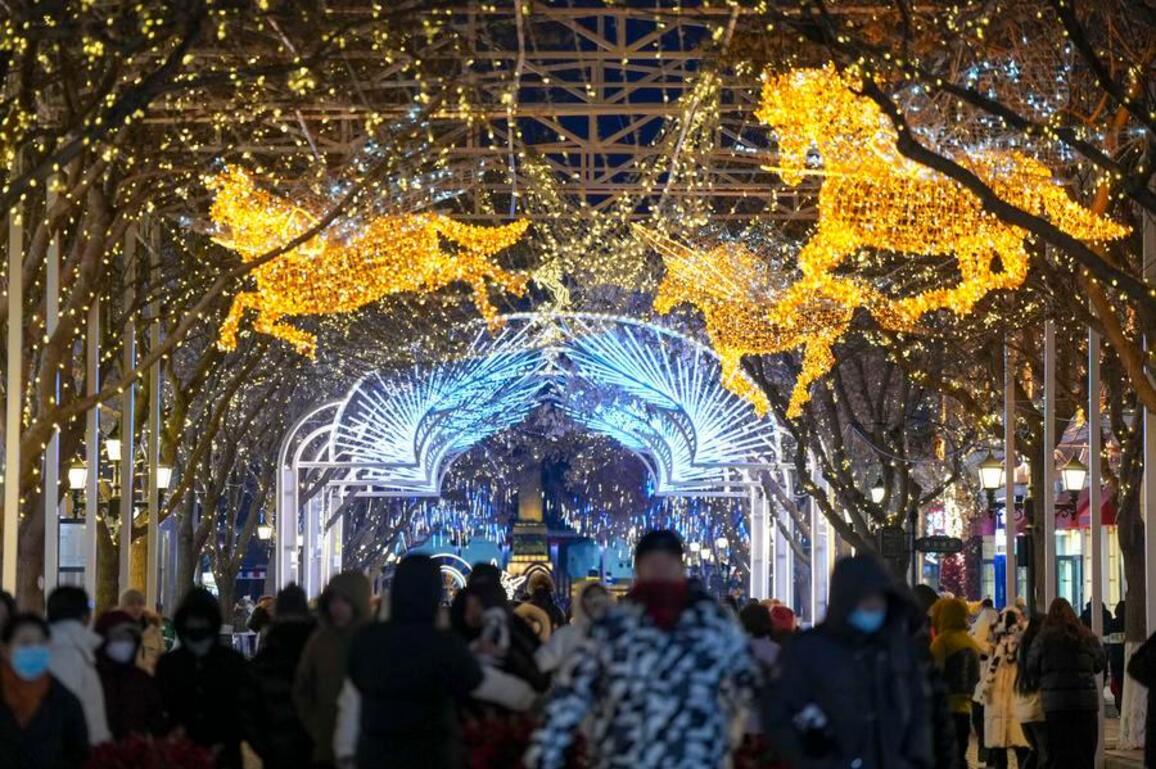 GLOBALink | Ice, snow landscapes draw influx of visitors to China's "Ice City"