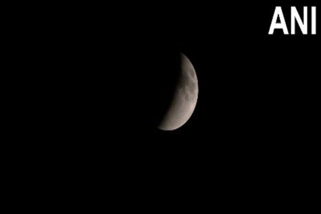 Delhi: People gather at Nehru Planetarium to witness Total Lunar Eclipse