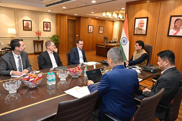 Piyush Goyal meets Zurich Airport International MD, discusses future investment in Noida International Airport