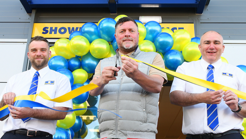 Geoff Horsfield (centre) with Jason Hart (L) and Luke Donnelly