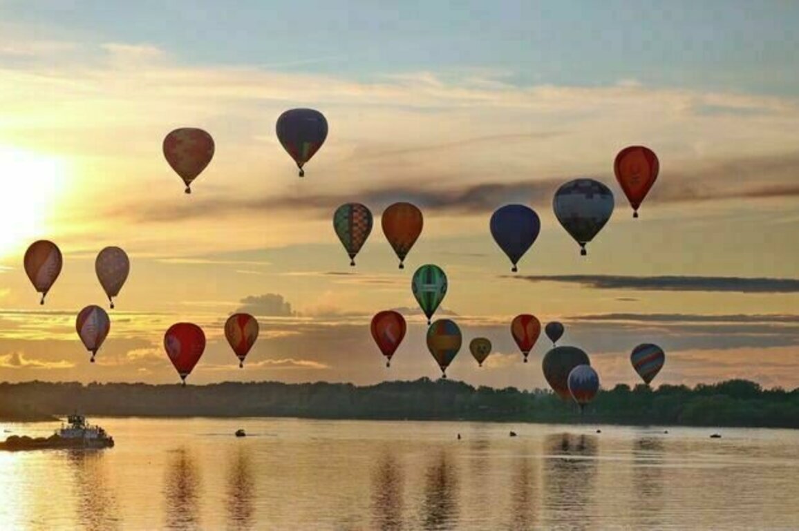 UAE Balloon ascends in Russian skies