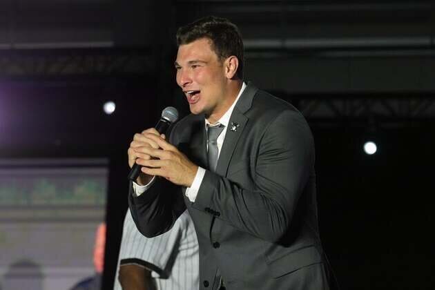 Raiders' Fernando Mendoza to wear No. 15 with blessing from Tom Flores