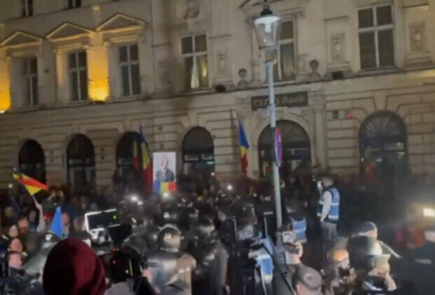 Protests erupt as anti-NATO Romanian presidential candidate booted from vote (VIDEO)