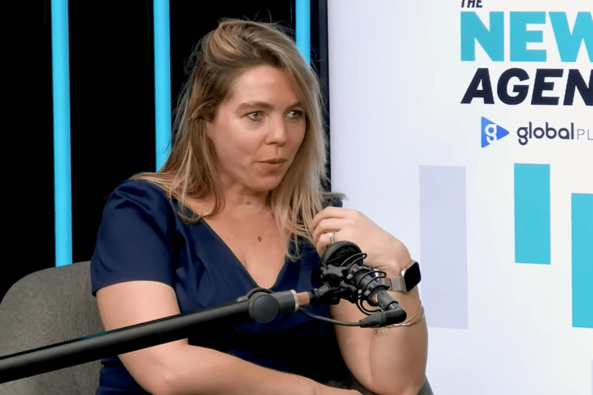 Lid-lifting Kiwi gagged over Facebook book