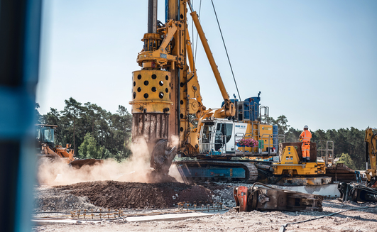 Bauer is installing fully cased piles with diameters of up to 2m and lengths of up to 37m on the Kriegenbrunn Lock project