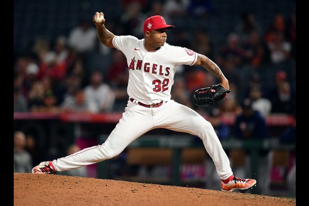 Report: Angels re-sign closer Raisel Iglesias to 4-year deal